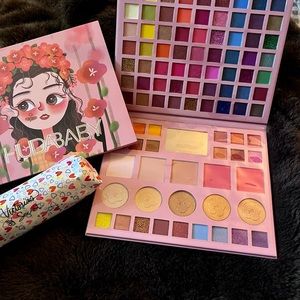 Large Hudababy eyeshadow palette + FREE Victoria secret brush case